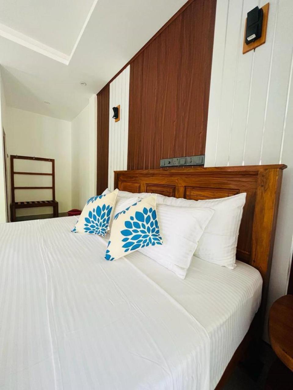 Nn Beach Resort & Spa นิลาเวลี ภายนอก รูปภาพ