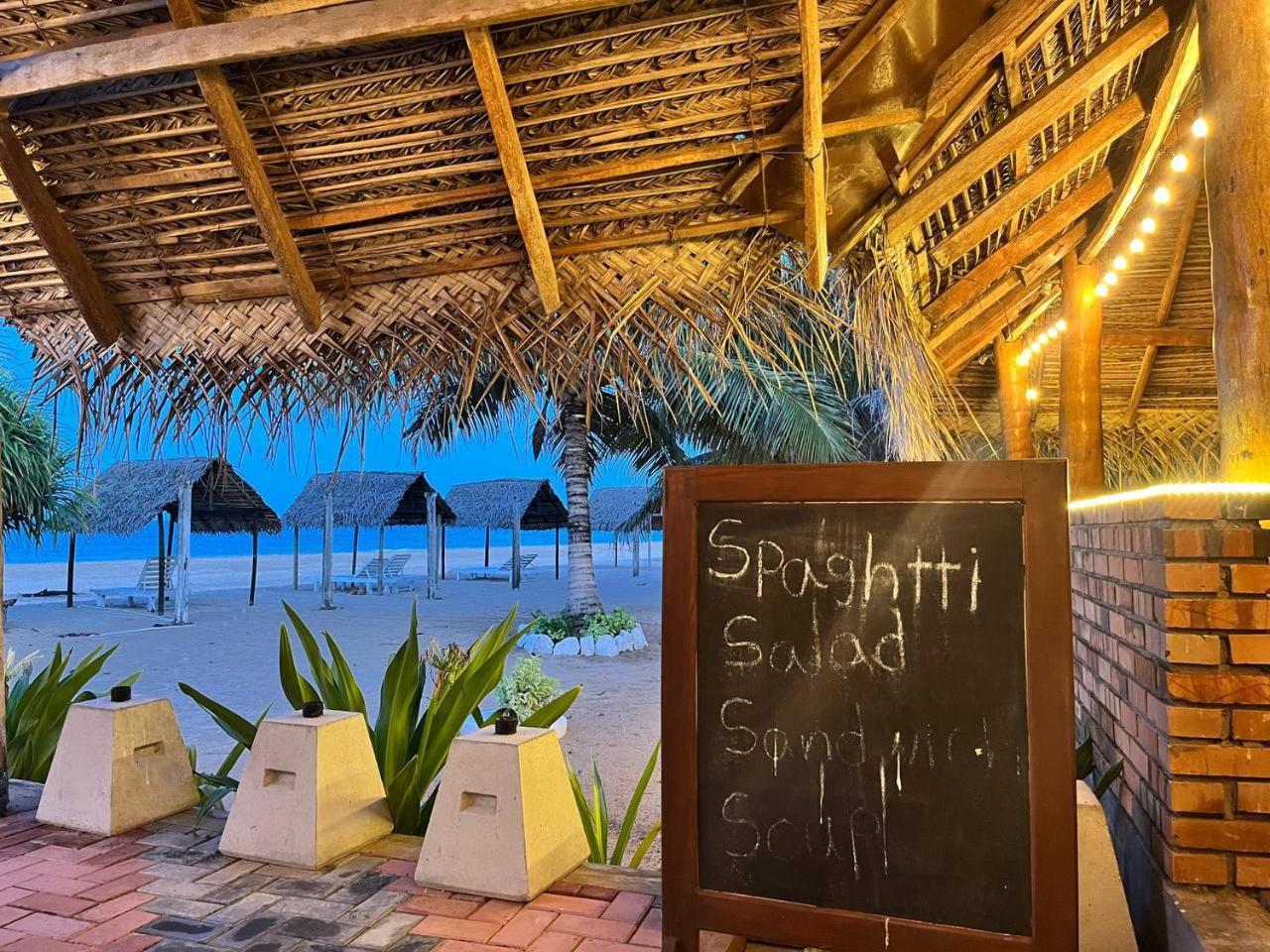 Nn Beach Resort & Spa นิลาเวลี ภายนอก รูปภาพ